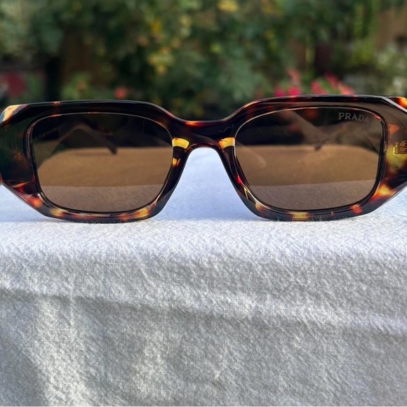 Brown Prada sunglasses authentic shades - Picture 2 of 3